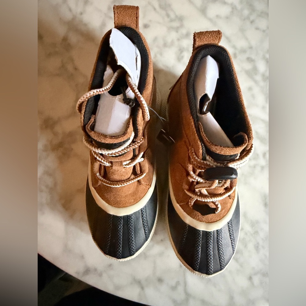 NWT Sorel Kids Out N About IV Waterproof Winter Tan Suede Boots w Black Toe Caps - Picture 9 of 11
